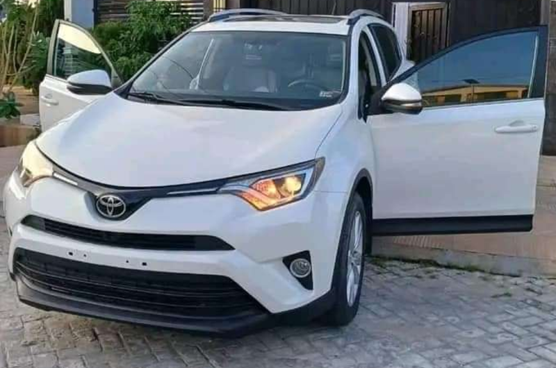 Thumbnail 4 of 2016 Toyota RAV4